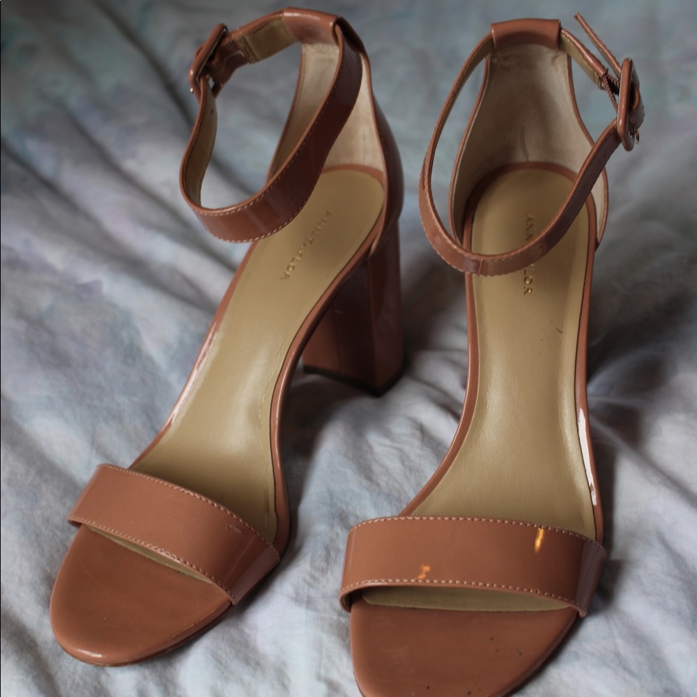 NEOT Pink patent leather block heels